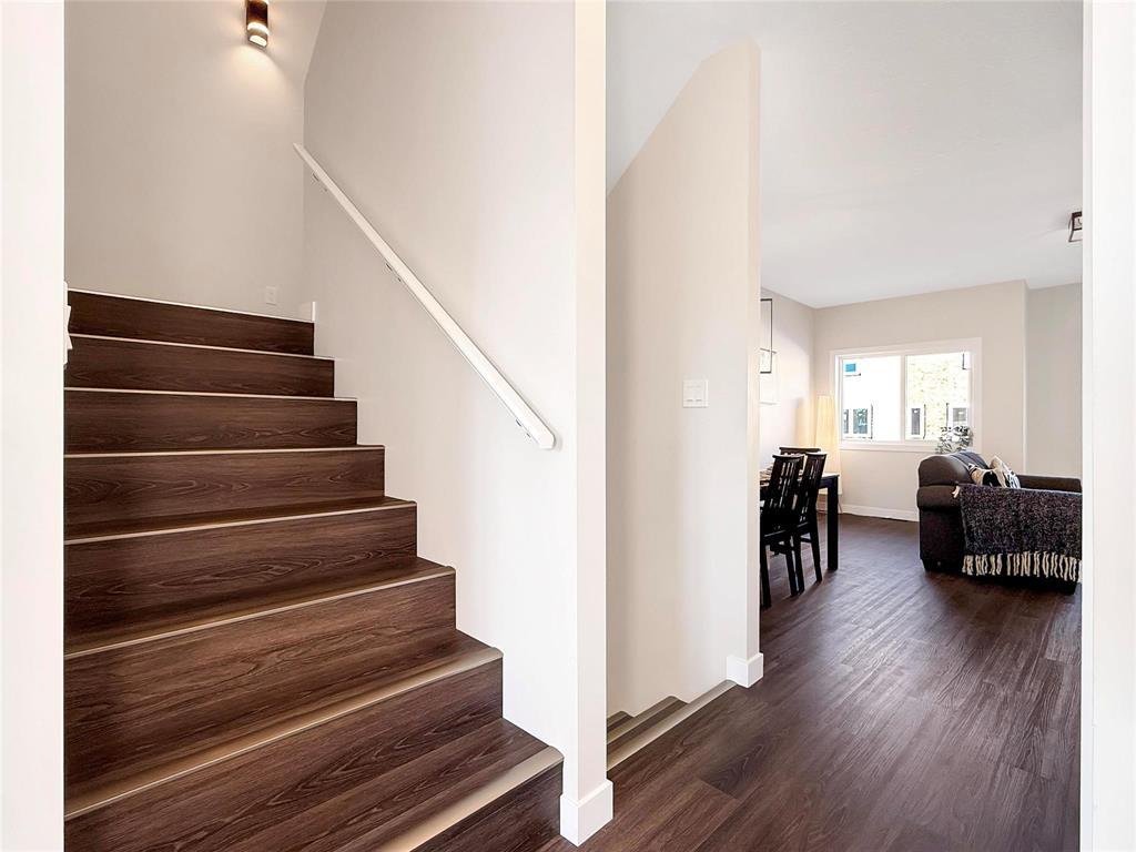 10 Woodridge Way, Brandon, Manitoba  R7A 7X8 - Photo 7 - 202613597