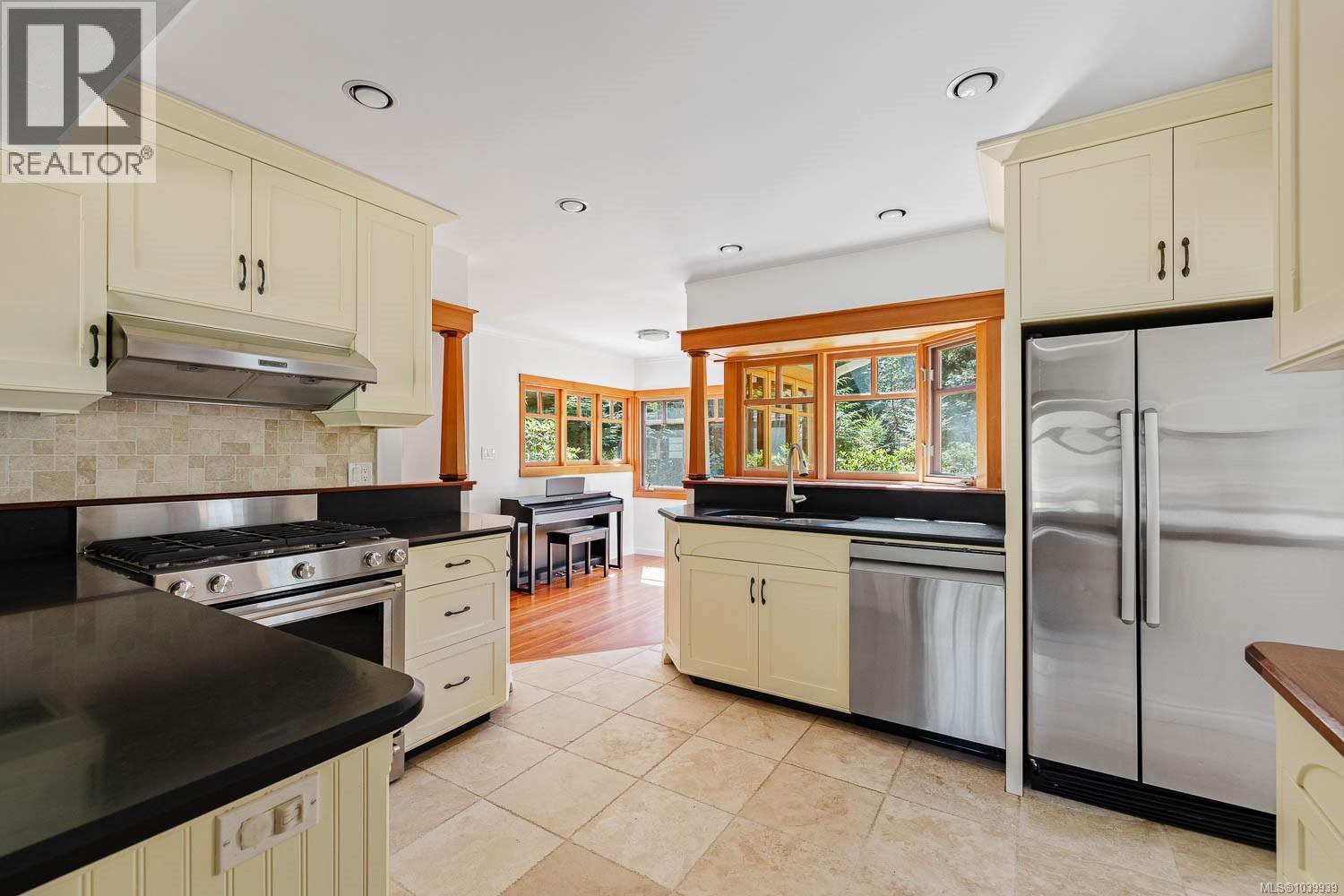 2254 North End Rd, Salt Spring, British Columbia  V8K 1A7 - Photo 7 - 1039939