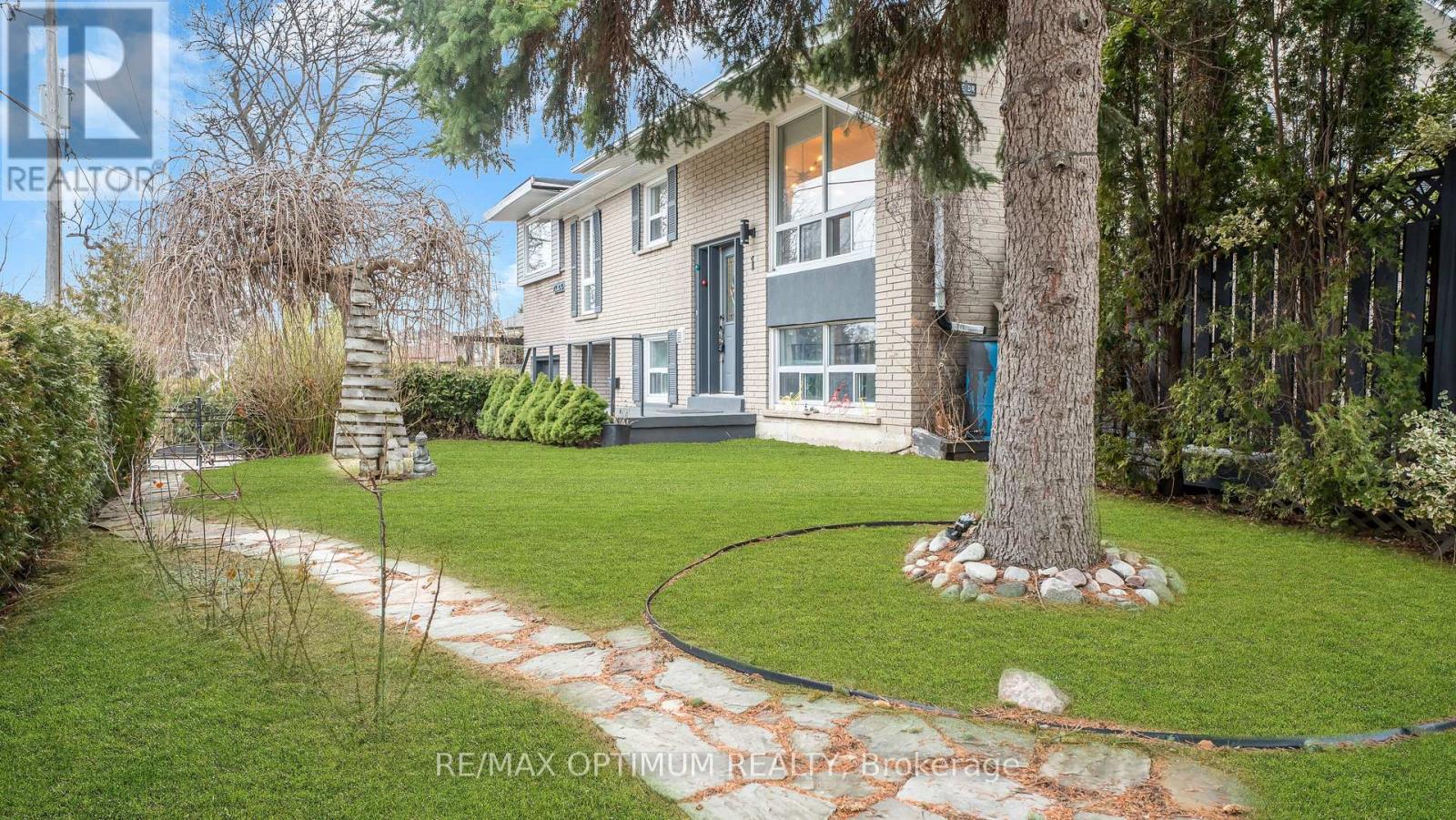 1 Dundee Drive, Toronto, Ontario  M3J 1H5 - Photo 11 - W13249152