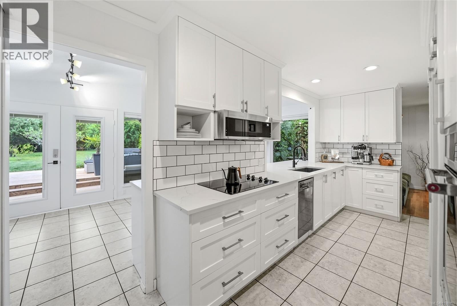 221 Elizabeth Ave, Qualicum Beach, British Columbia  V9K 1G8 - Photo 4 - 1038153