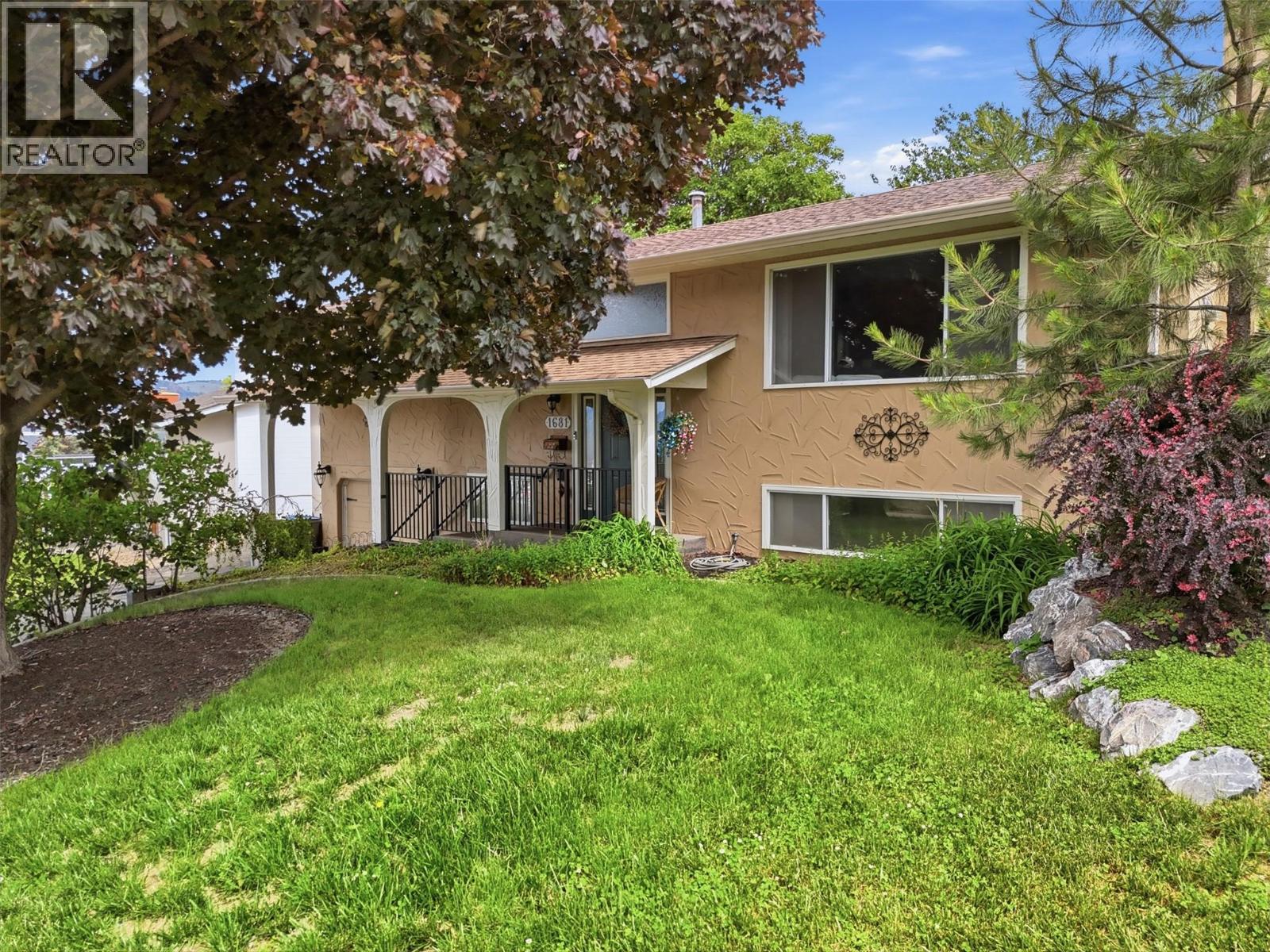 1681 Springhaven Place Avenue, Kamloops, British Columbia  V2E 1C6 - Photo 2 - 10390719