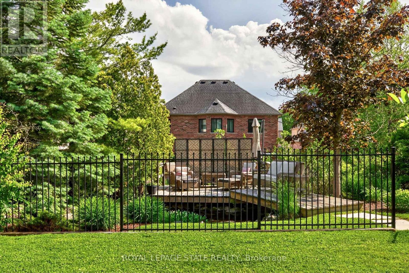 29 Gaines Avenue, Hamilton, Ontario  L9H 7M4 - Photo 3 - X13103424