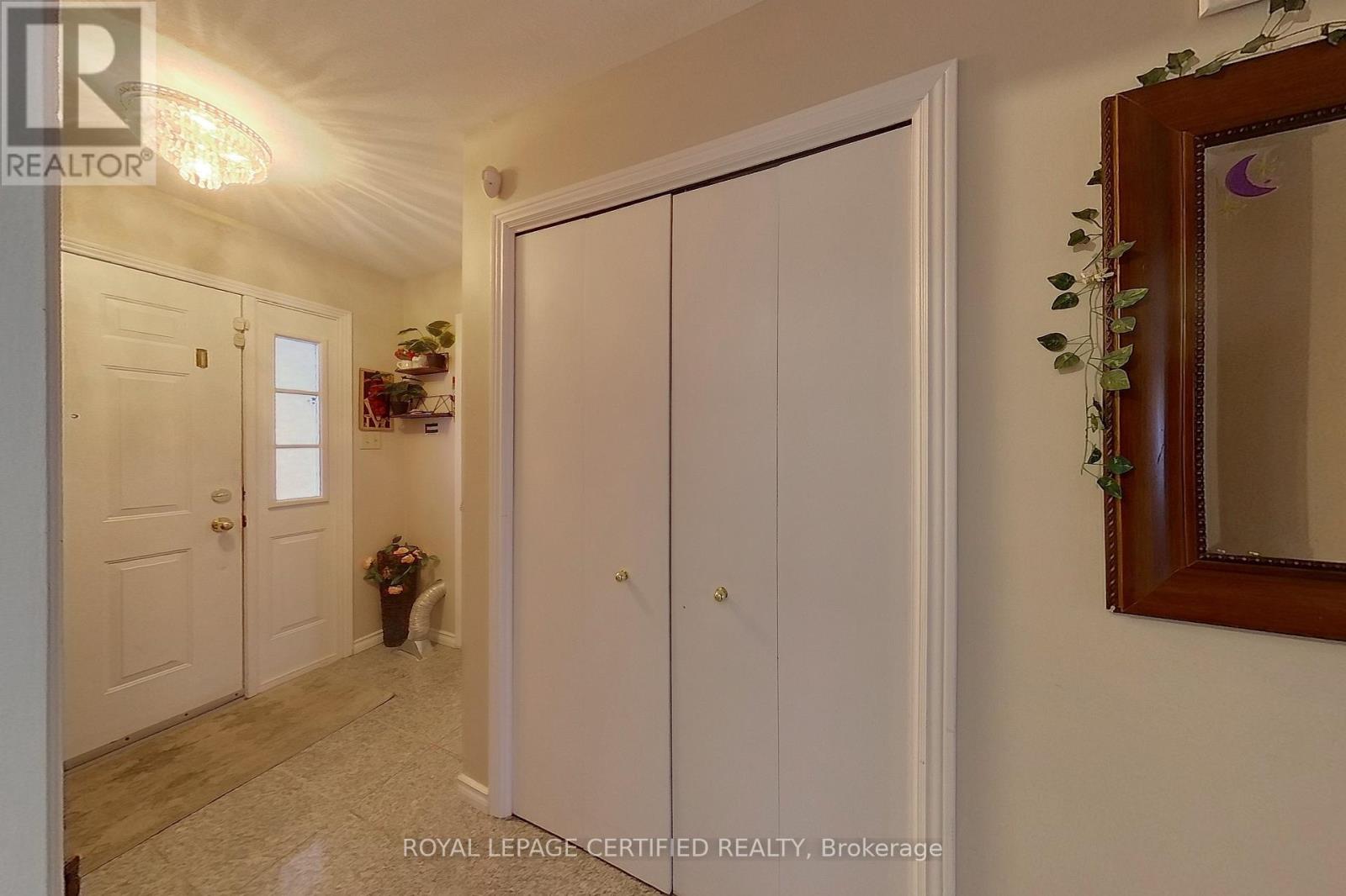 233 Benesfort Crescent, Kitchener, Ontario  N2N 3B5 - Photo 2 - X13434890