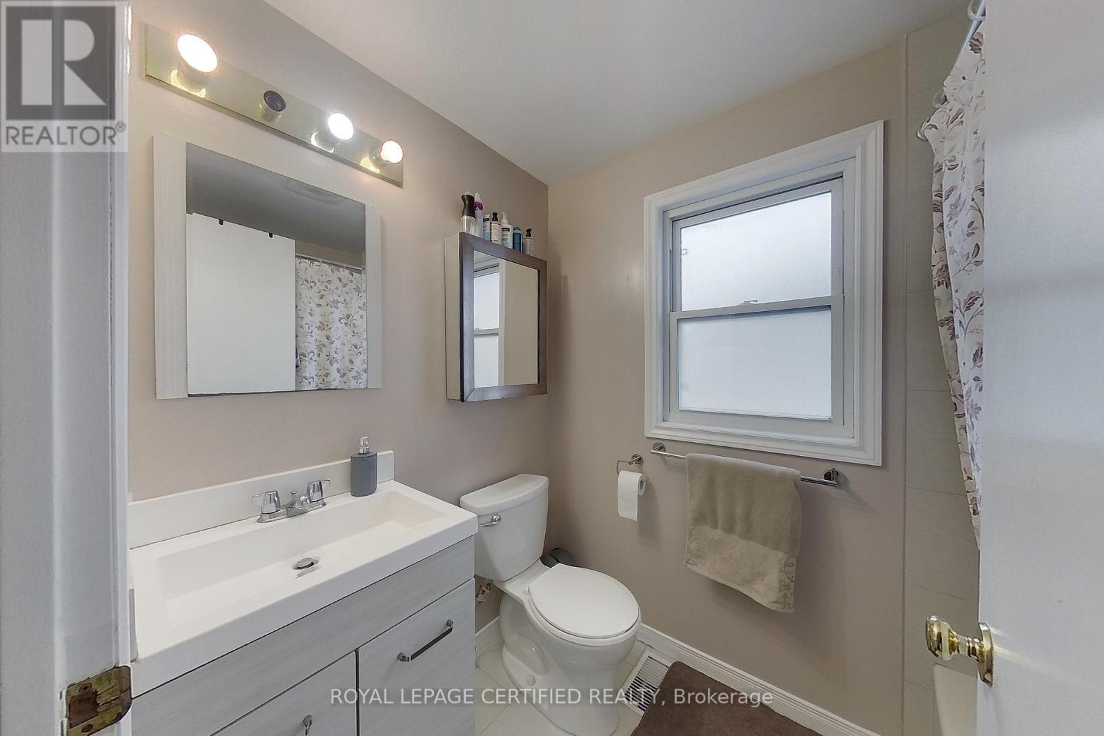 233 Benesfort Crescent, Kitchener, Ontario  N2N 3B5 - Photo 22 - X13434890