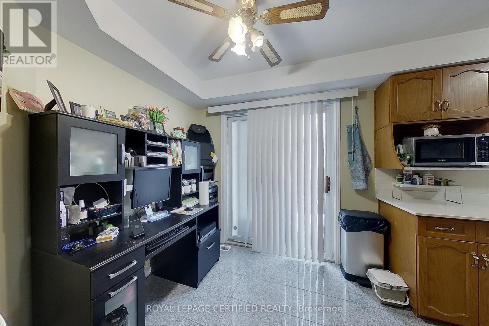 233 Benesfort Crescent, Kitchener, Ontario  N2N 3B5 - Photo 4 - X13434890
