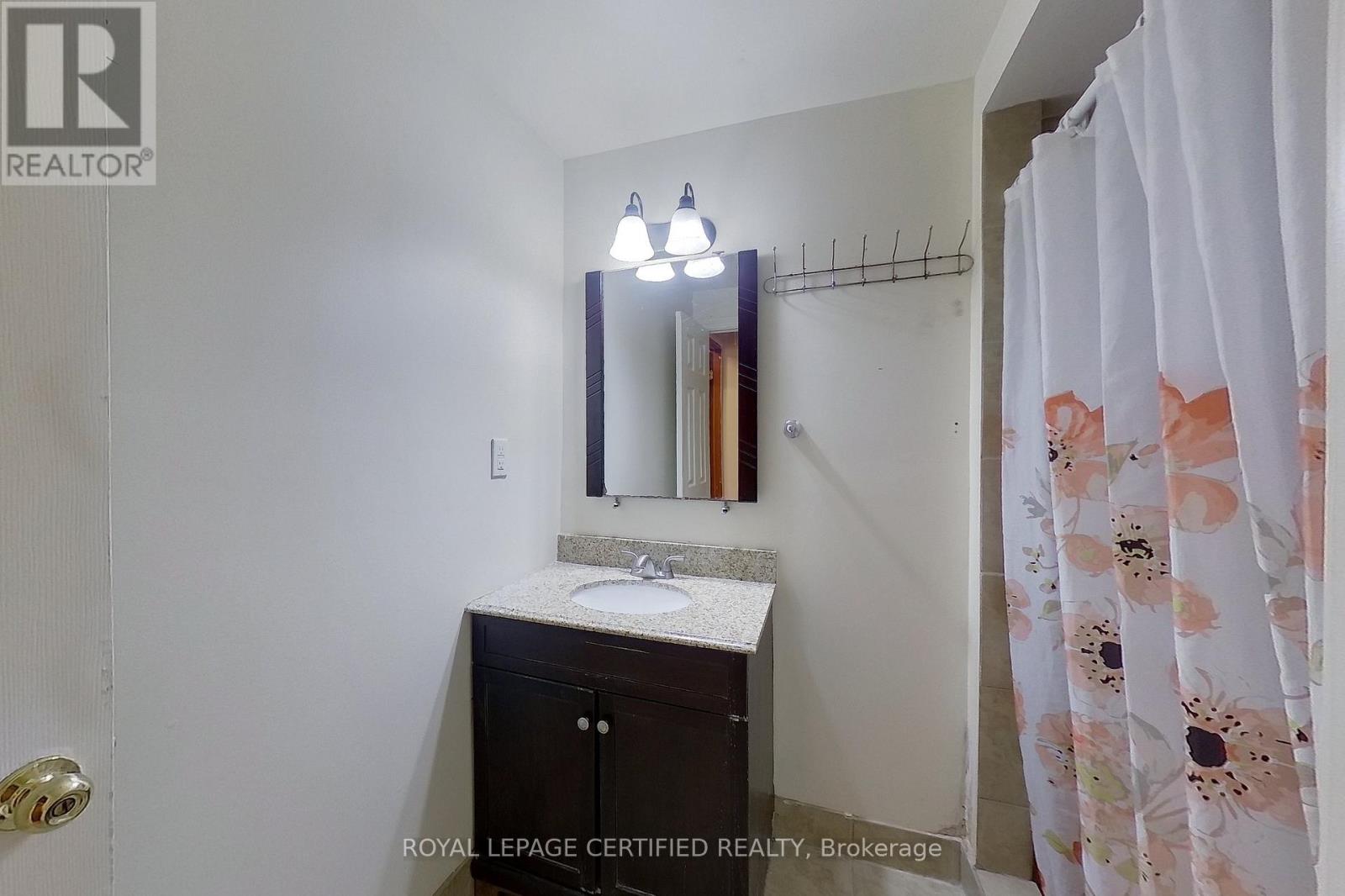 233 Benesfort Crescent, Kitchener, Ontario  N2N 3B5 - Photo 42 - X13434890