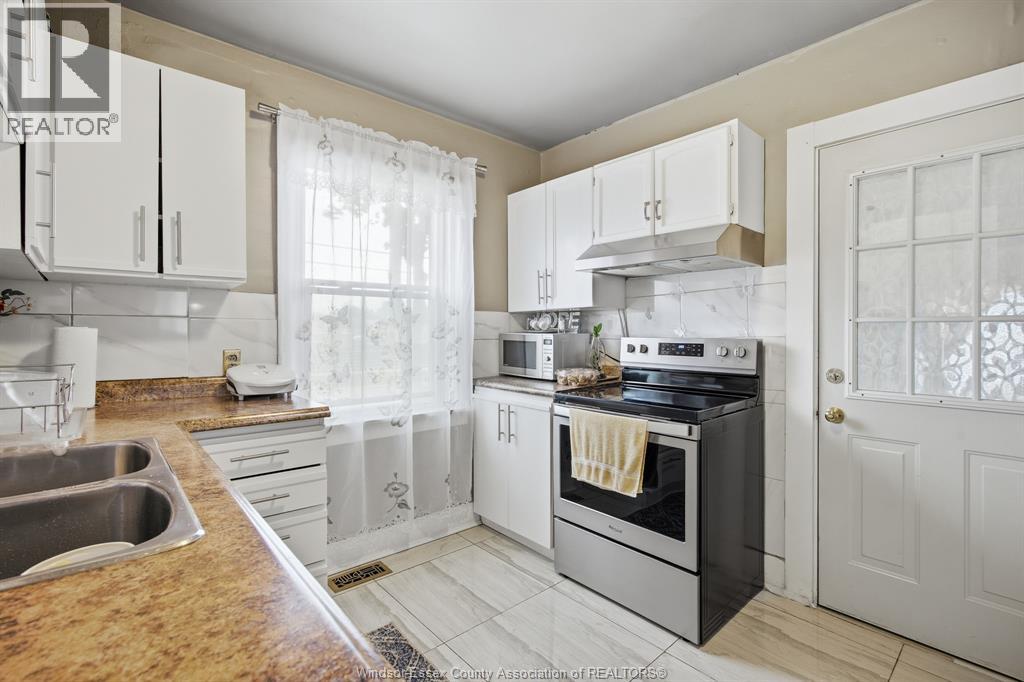 908 Oak Street, Windsor, Ontario  N9A 5G2 - Photo 11 - 26013858