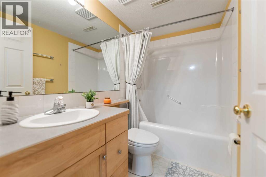 57 Sierra Morena Grove Sw, Calgary, Alberta  T3H 4L3 - Photo 22 - A2317902