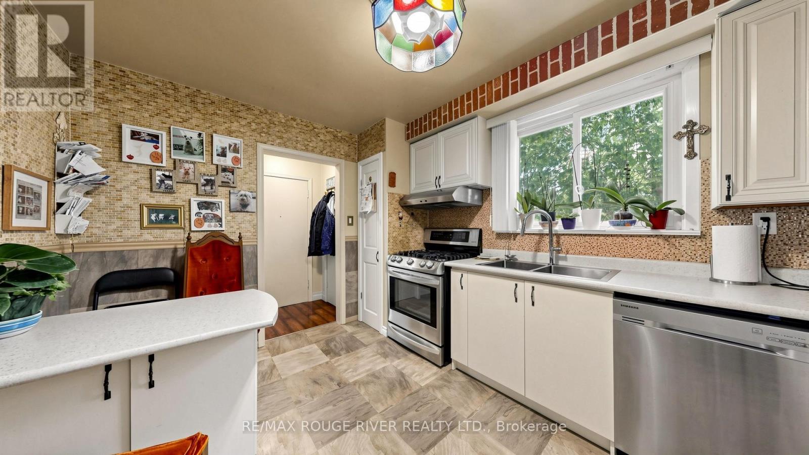 263 Oak Park Avenue, Toronto, Ontario  M4C 4N4 - Photo 22 - E13420982