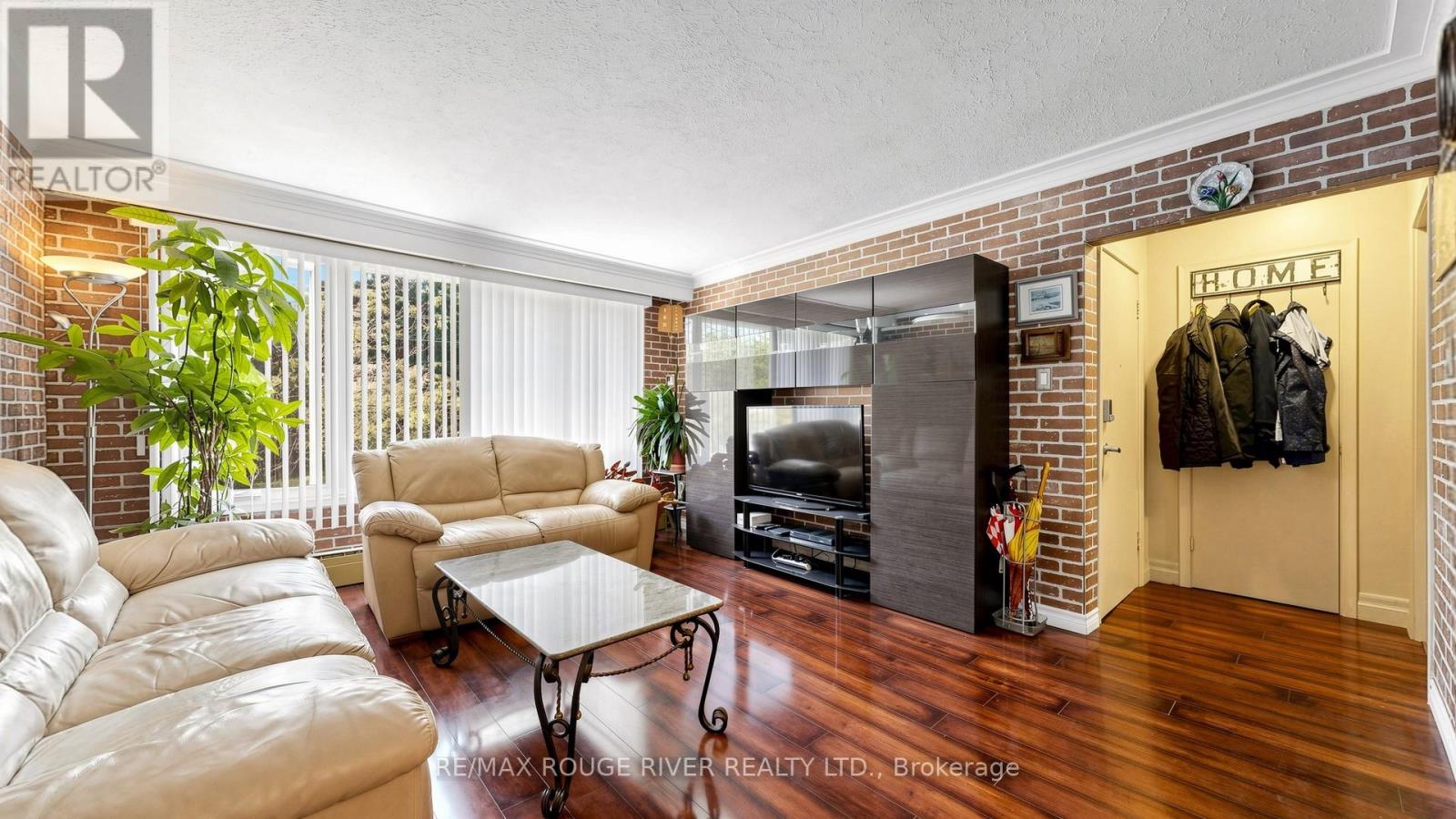 263 Oak Park Avenue, Toronto, Ontario  M4C 4N4 - Photo 16 - E13420982
