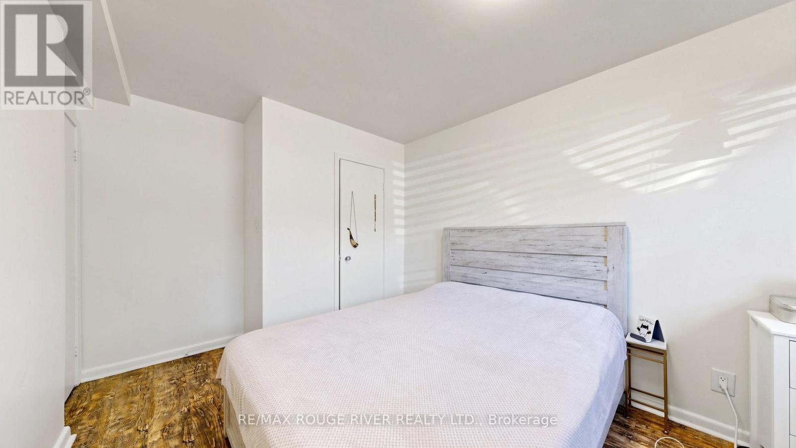 263 Oak Park Avenue, Toronto, Ontario  M4C 4N4 - Photo 11 - E13420982