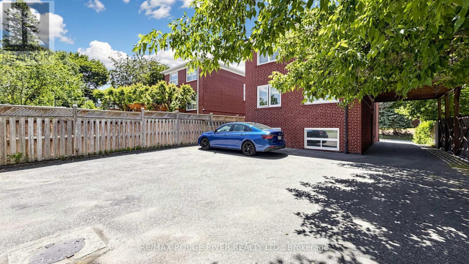 263 Oak Park Avenue, Toronto, Ontario  M4C 4N4 - Photo 39 - E13420982