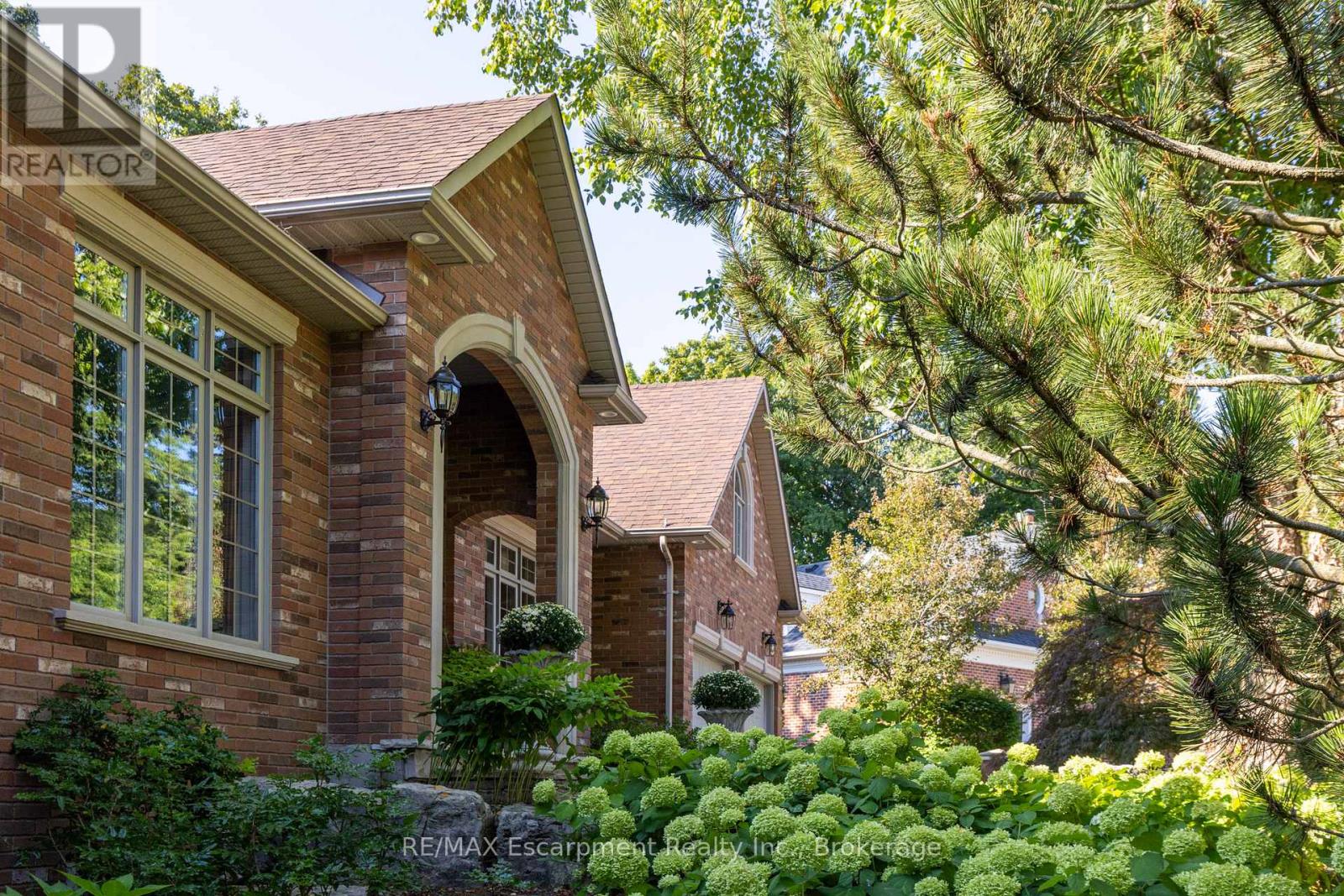 1285 Beaufort Drive, Burlington, Ontario  L7P 4V9 - Photo 2 - W13230982