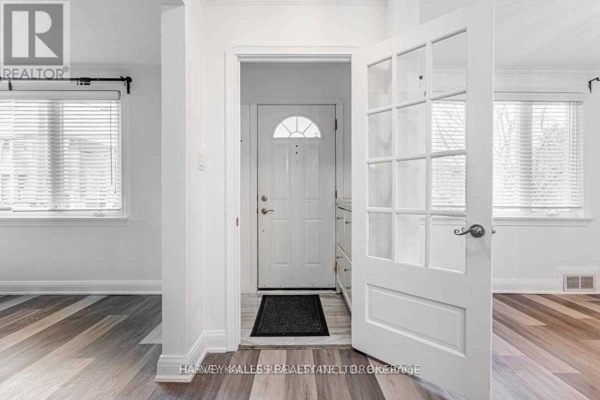 Main - 157 Viewmount Avenue, Toronto, Ontario  M6B 1T5 - Photo 3 - C13219056