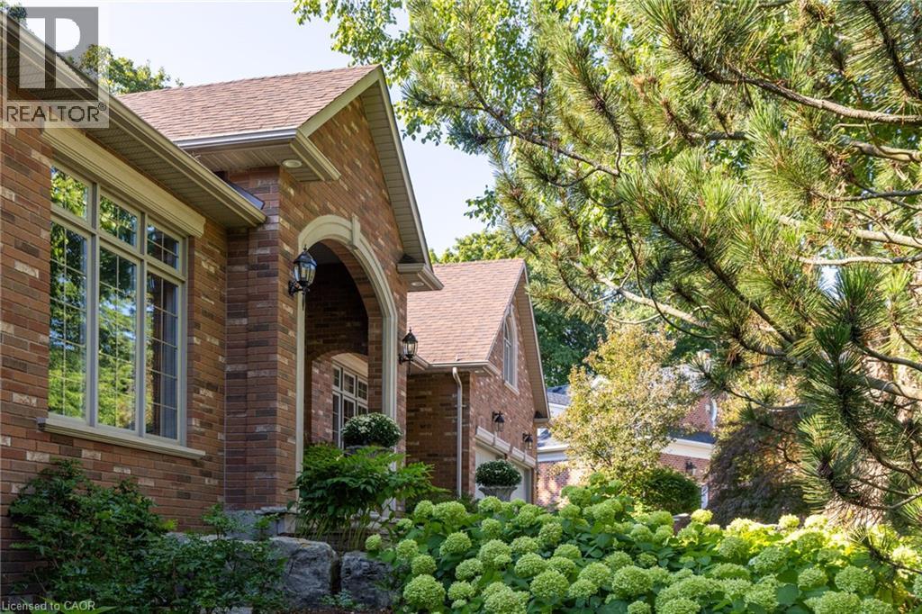 1285 Beaufort Drive, Burlington, Ontario  L7P 4V9 - Photo 2 - 40836106