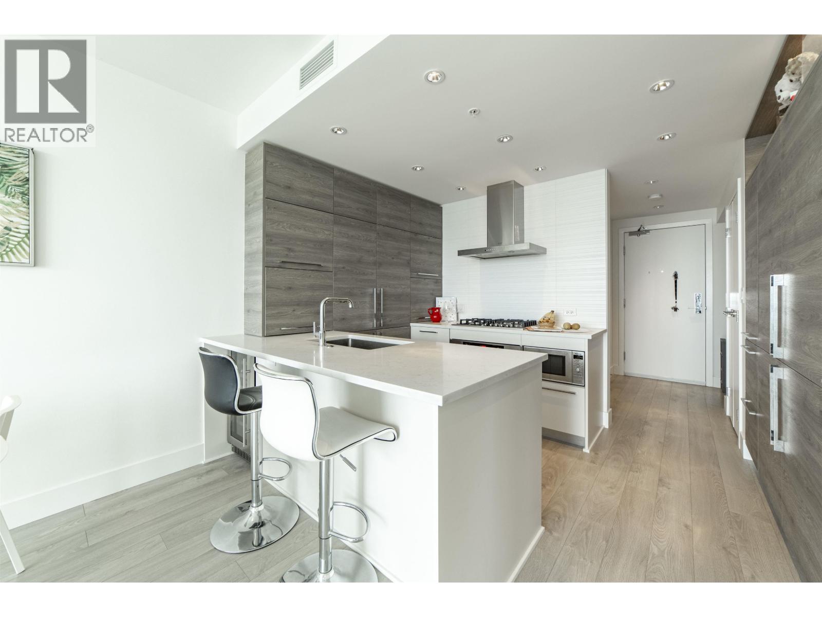 1806 7388 Kingsway, Burnaby, British Columbia  V3N 0G9 - Photo 2 - R3135162