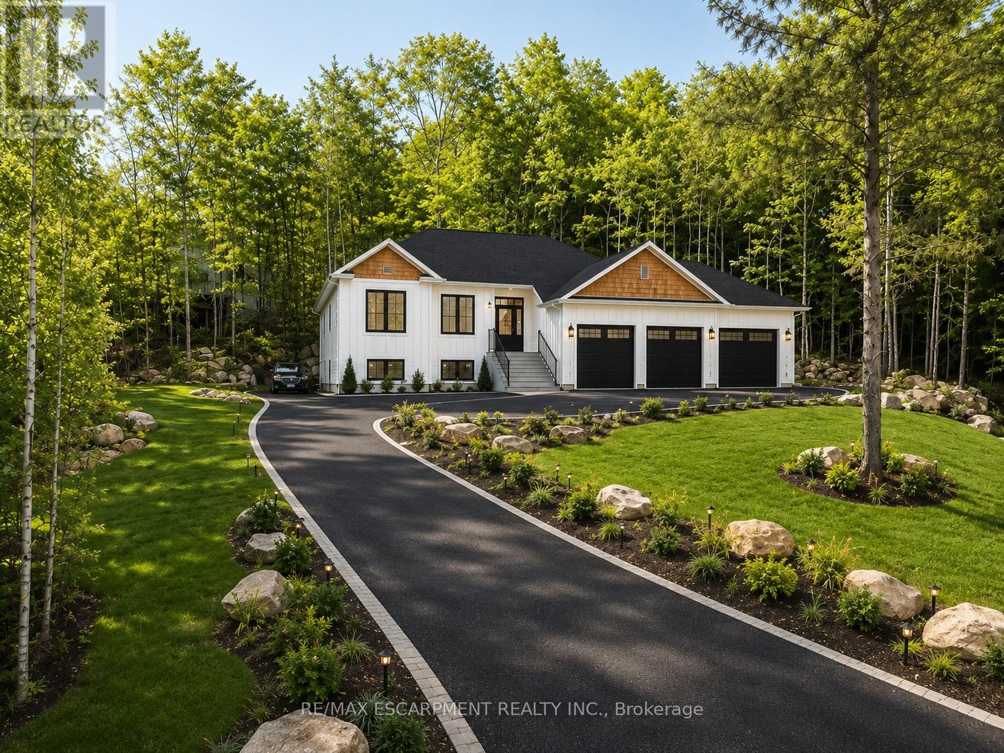 8 GLEN EAGLE COURT, Huntsville, Ontario