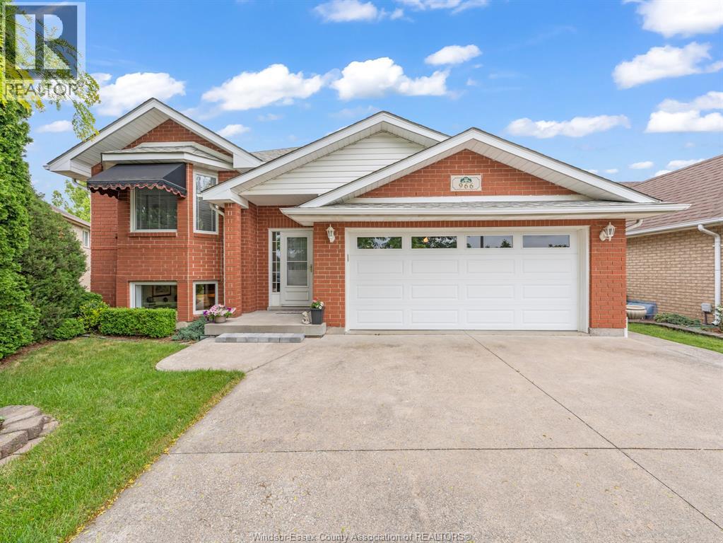 966 FIELDING CRT, windsor, Ontario