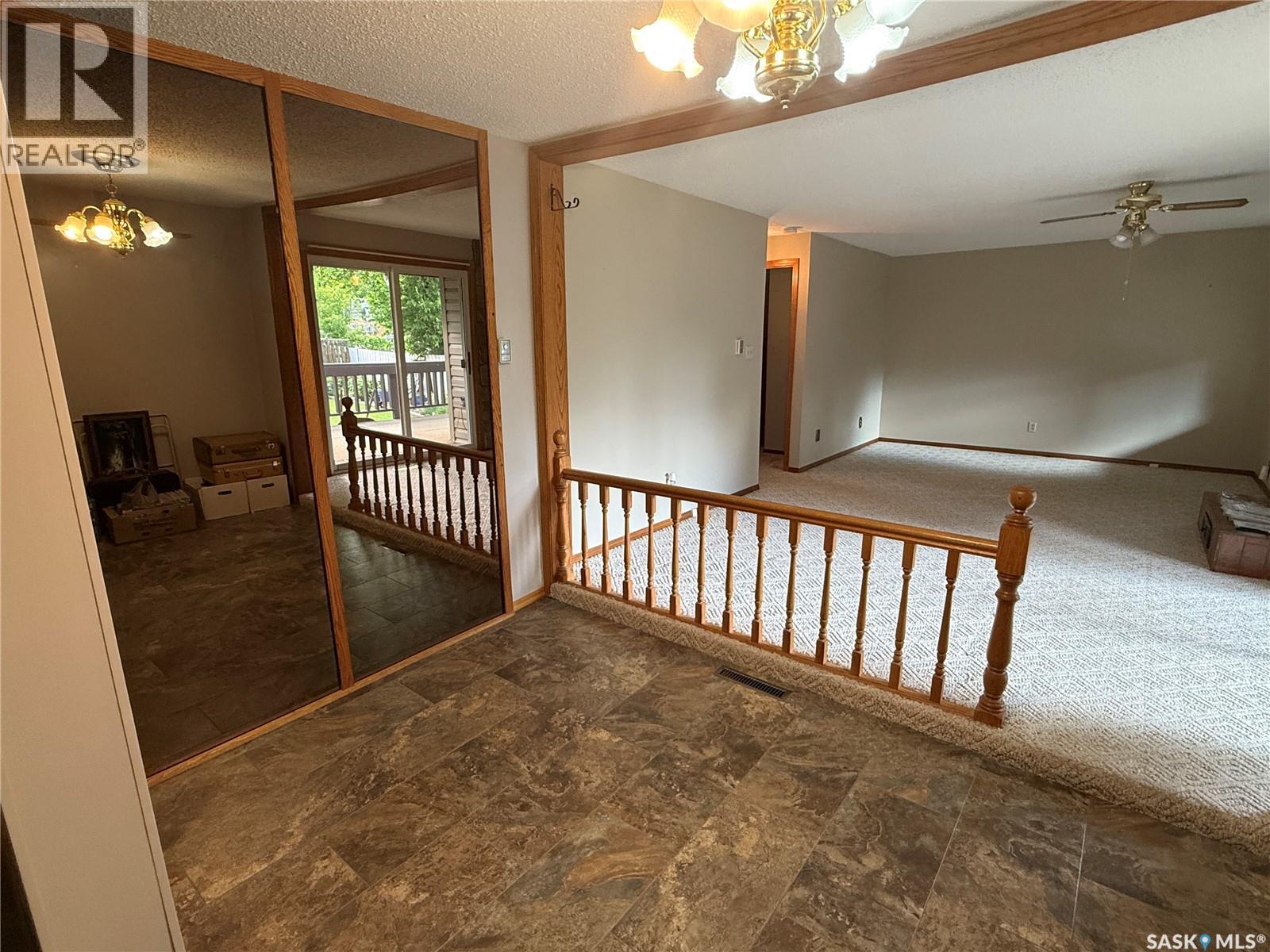 72 11th Street, Weyburn, Saskatchewan  S4H 1J3 - Photo 9 - SK035916