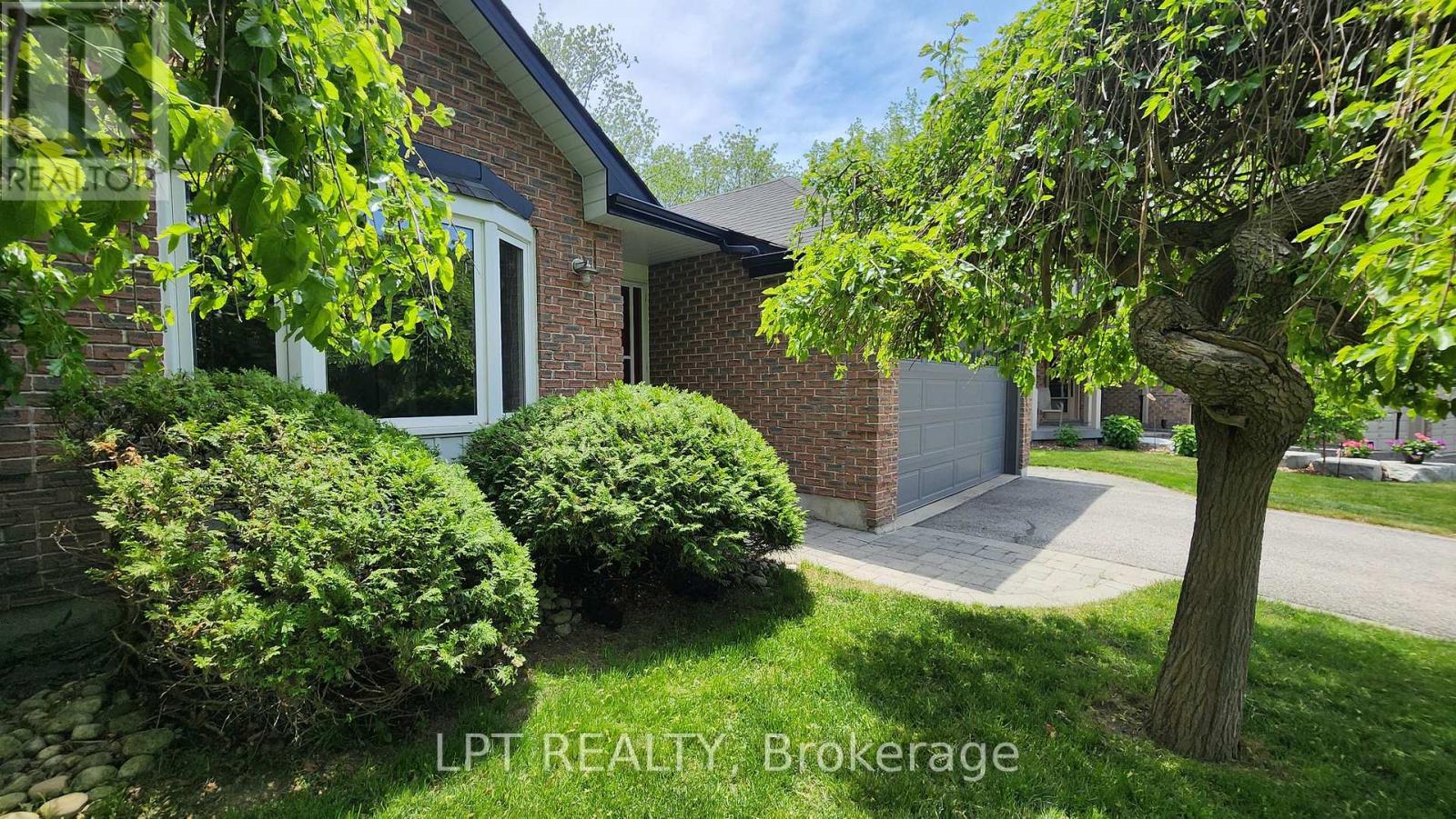 376 Wakefield Place, Newmarket, Ontario  L3Y 6N6 - Photo 2 - N13412792