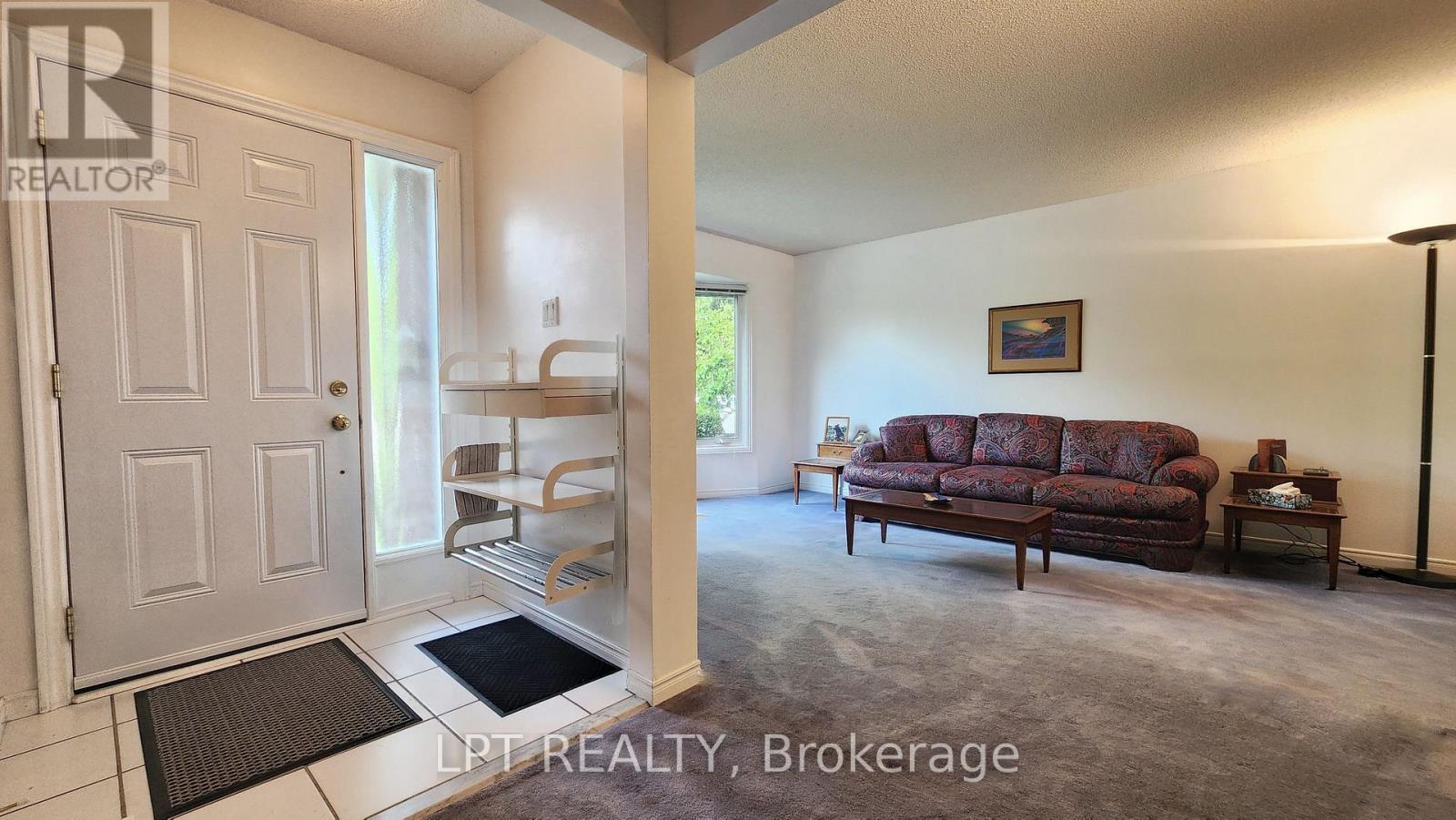 376 Wakefield Place, Newmarket, Ontario  L3Y 6N6 - Photo 4 - N13412792