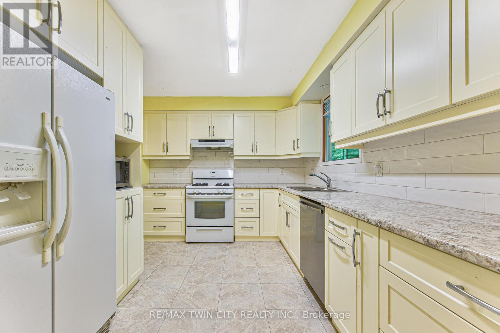 16 Dogwood Place, Cambridge, Ontario  N3C 2Z4 - Photo 11 - X13435102