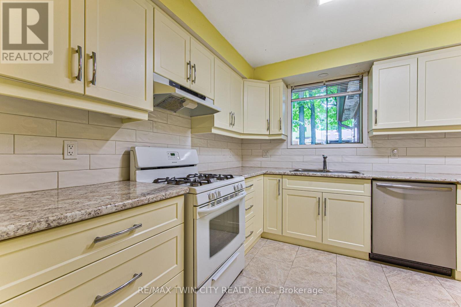 16 Dogwood Place, Cambridge, Ontario  N3C 2Z4 - Photo 13 - X13435102