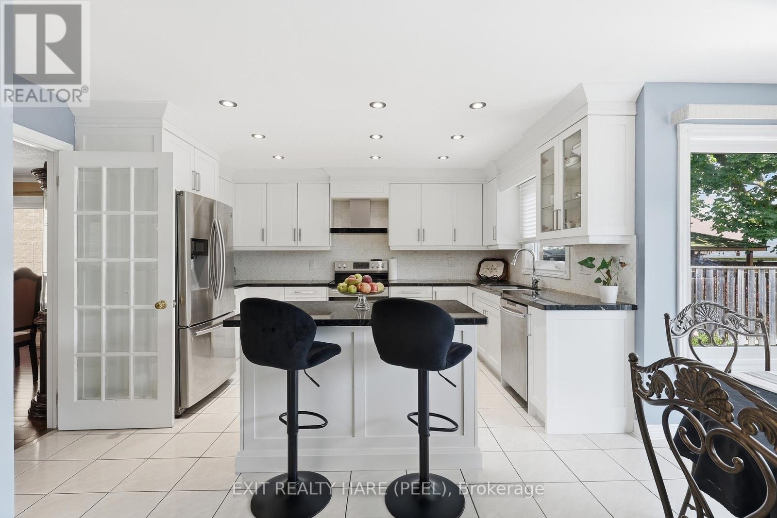 14 Warrington Court, Brampton, Ontario  L6W 4G7 - Photo 14 - W13432454