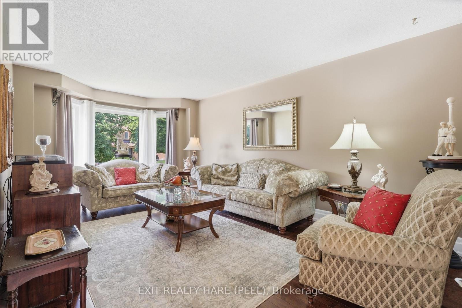 14 Warrington Court, Brampton, Ontario  L6W 4G7 - Photo 6 - W13432454