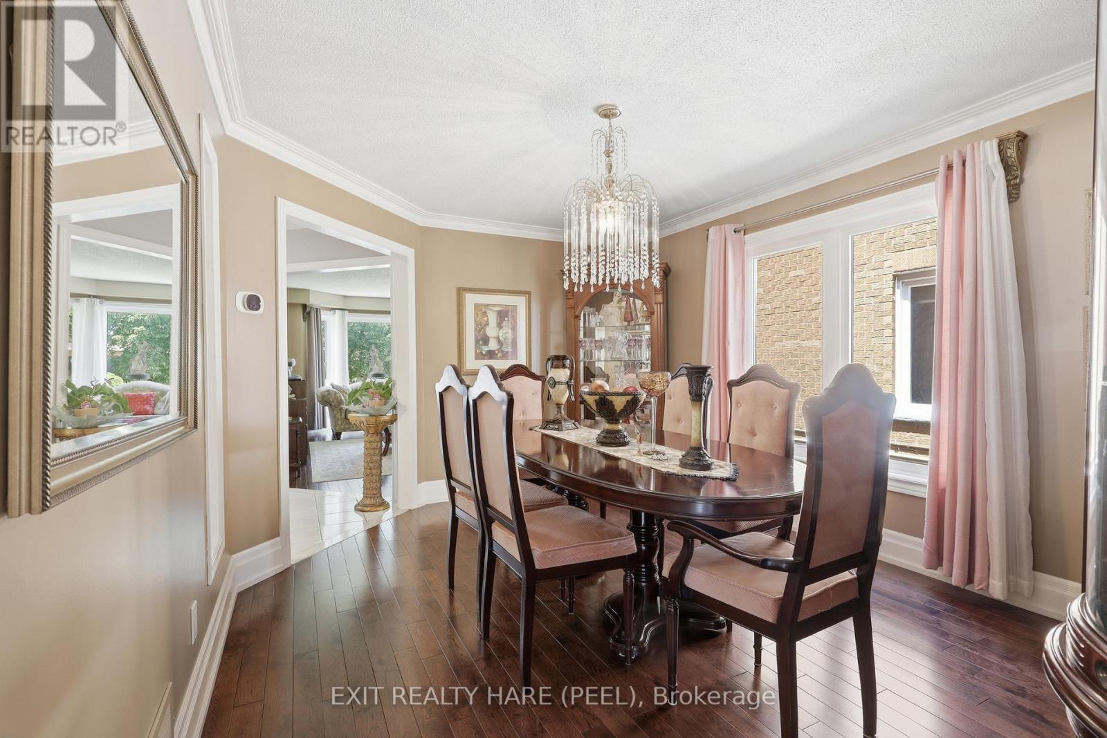 14 Warrington Court, Brampton, Ontario  L6W 4G7 - Photo 8 - W13432454