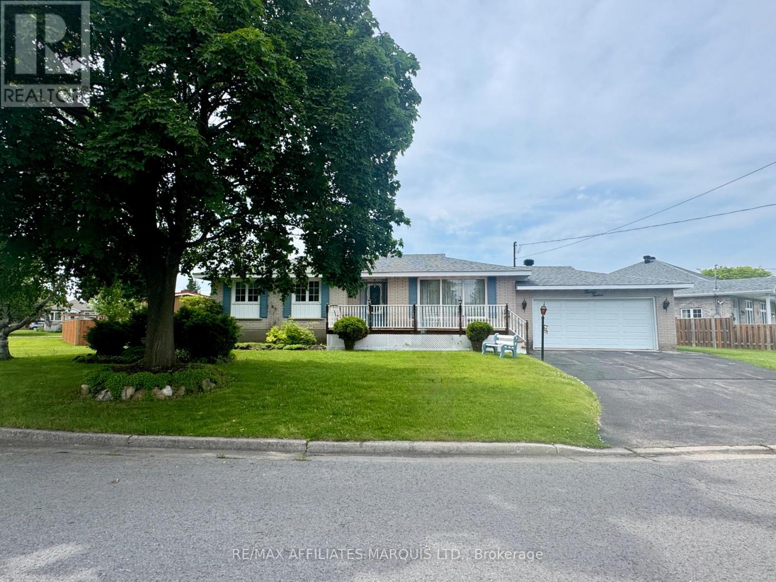 1212 BRODEUR STREET, Cornwall, Ontario