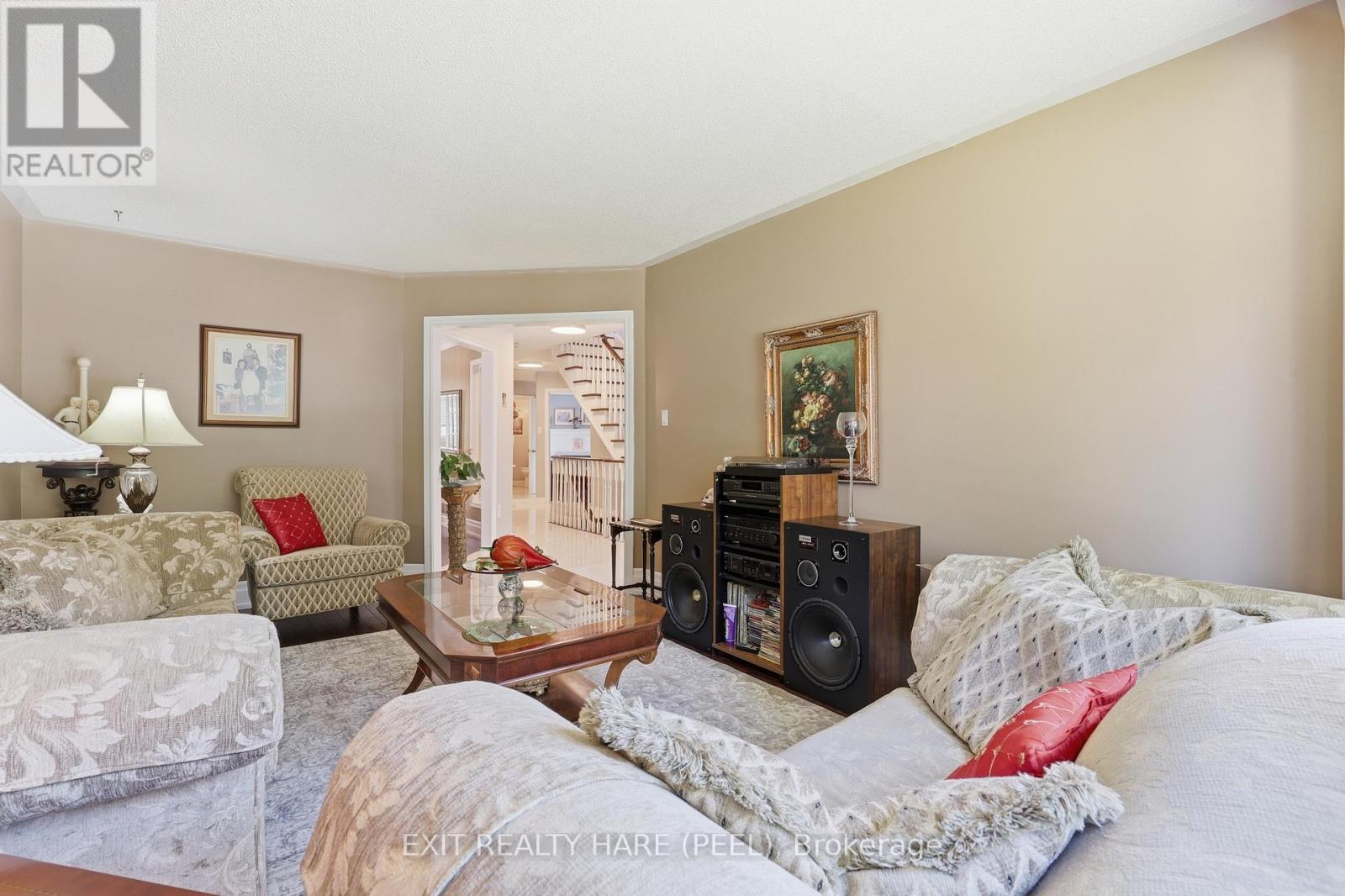 14 Warrington Court, Brampton, Ontario  L6W 4G7 - Photo 5 - W13432454