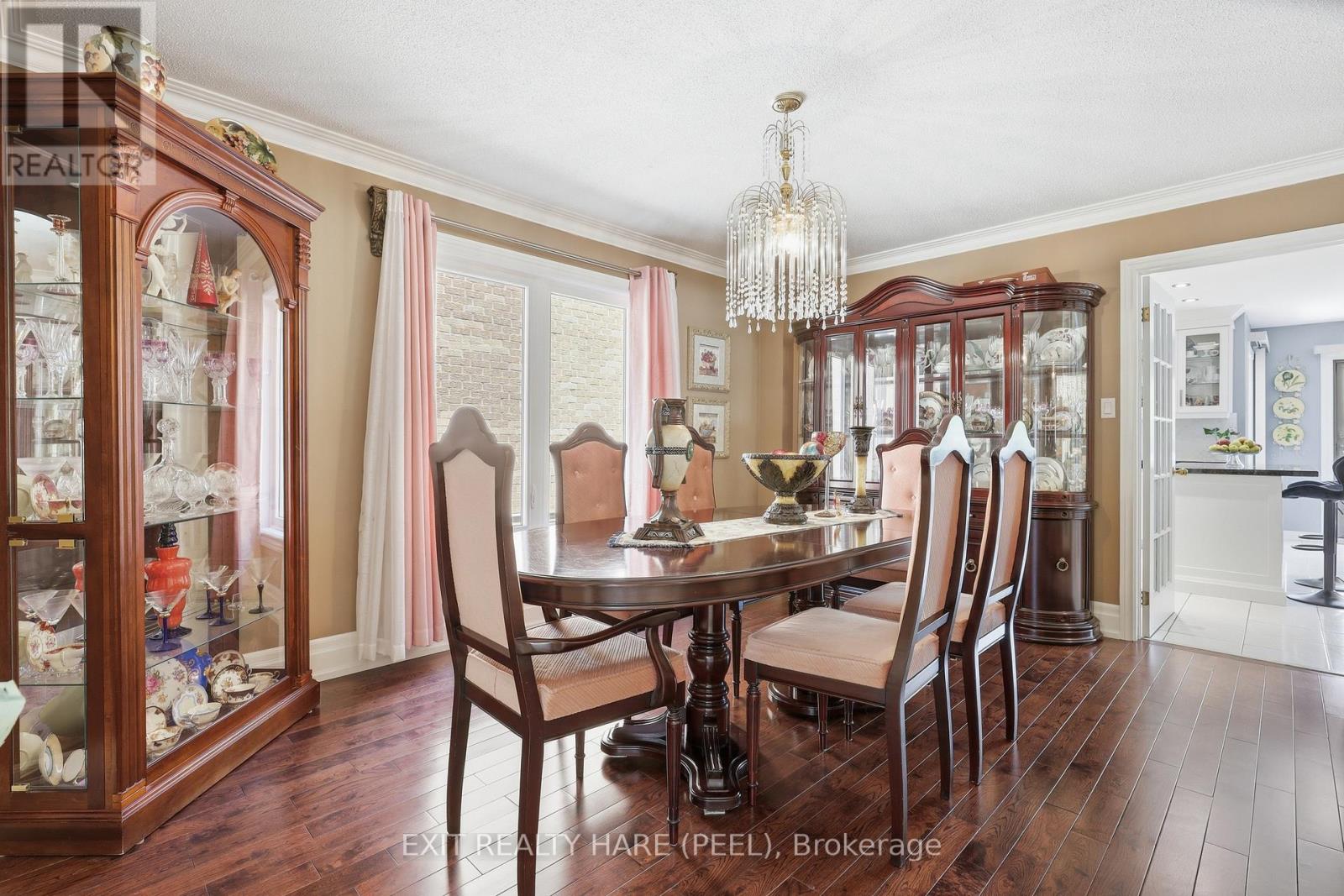 14 Warrington Court, Brampton, Ontario  L6W 4G7 - Photo 7 - W13432454