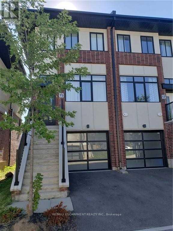 15 Muhollard Lane, Hamilton, Ontario  L9G 3K9 - Photo 2 - X13435180