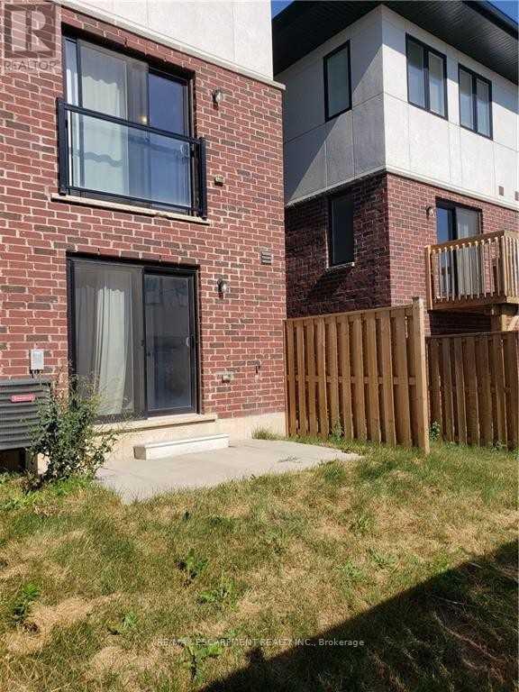 15 Muhollard Lane, Hamilton, Ontario  L9G 3K9 - Photo 3 - X13435180