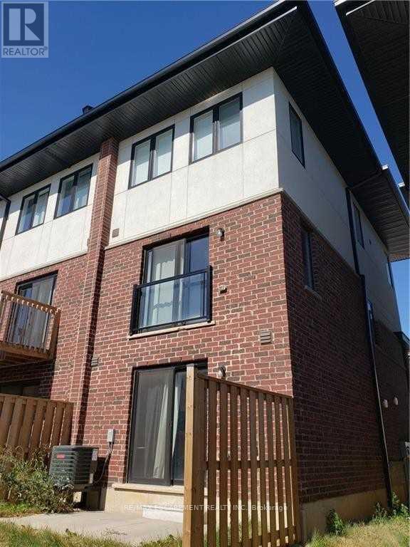 15 Muhollard Lane, Hamilton, Ontario  L9G 3K9 - Photo 4 - X13435180