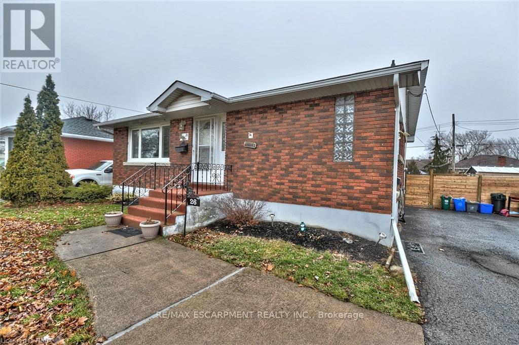 LOWER - 26 STEWART AVENUE, Thorold, Ontario