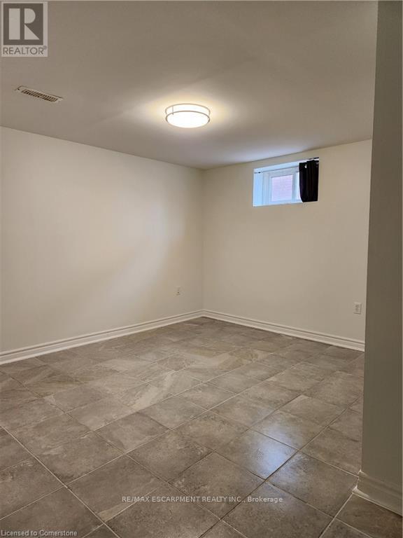 Lower - 26 Stewart Avenue, Thorold, Ontario  L2V 2W7 - Photo 10 - X13435194