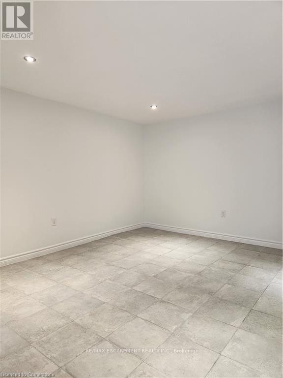 Lower - 26 Stewart Avenue, Thorold, Ontario  L2V 2W7 - Photo 11 - X13435194