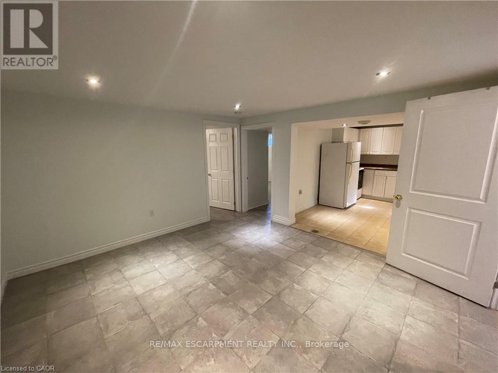 Lower - 26 Stewart Avenue, Thorold, Ontario  L2V 2W7 - Photo 15 - X13435194