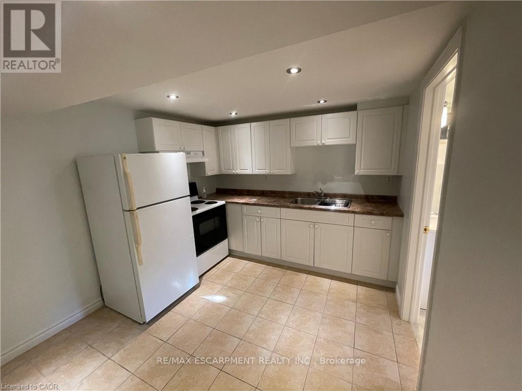 Lower - 26 Stewart Avenue, Thorold, Ontario  L2V 2W7 - Photo 17 - X13435194