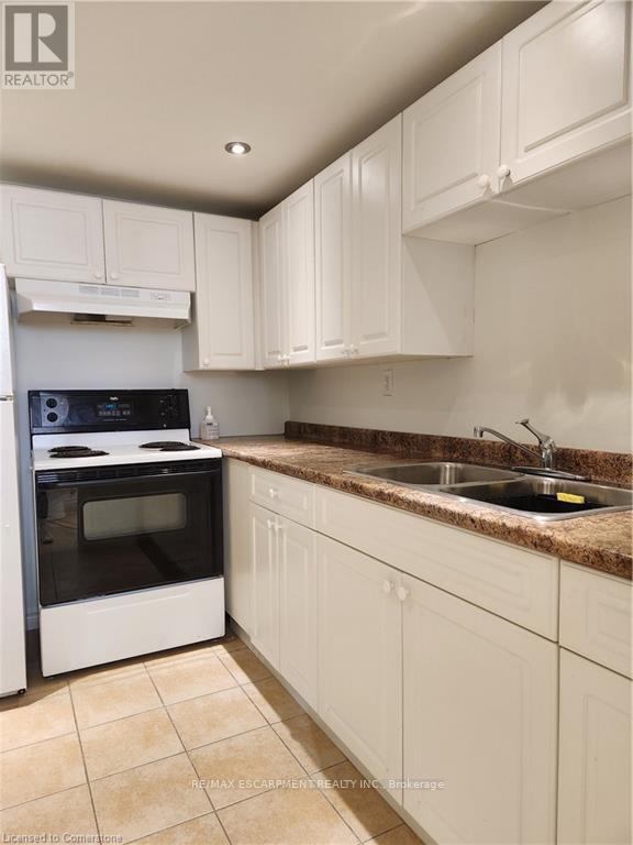 Lower - 26 Stewart Avenue, Thorold, Ontario  L2V 2W7 - Photo 3 - X13435194