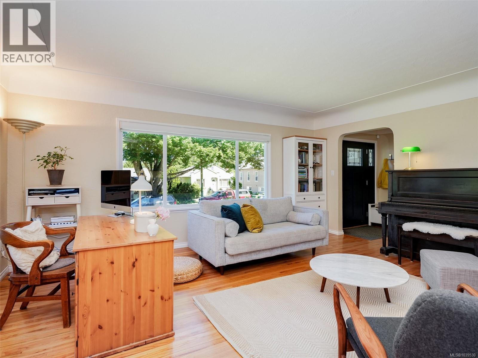 2021 Byron St, Oak Bay, British Columbia  V8R 1L8 - Photo 4 - 1039530