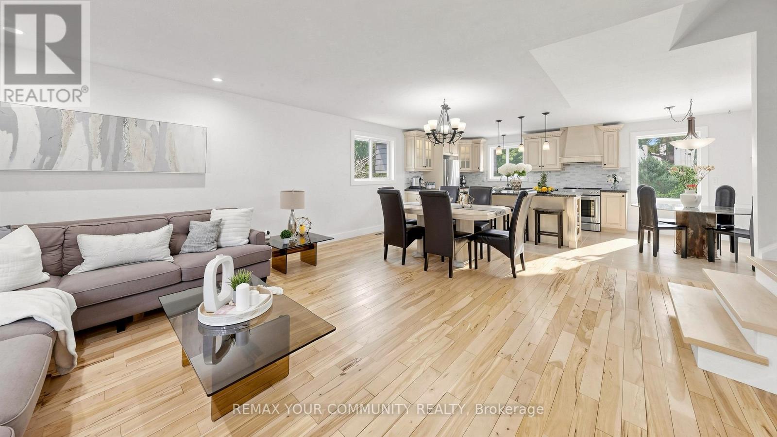 5 Coral Harbour Crescent, Markham, Ontario  L3T 2Z8 - Photo 5 - N13421064
