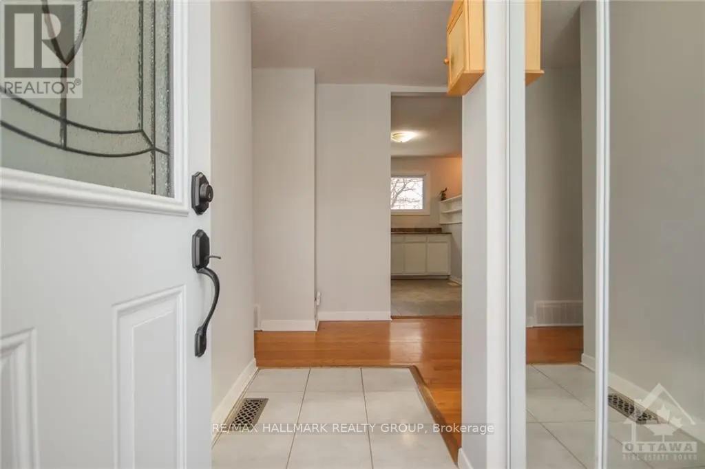 45 Hilliard Avenue, Ottawa, Ontario  K2E 6B9 - Photo 3 - X13435214