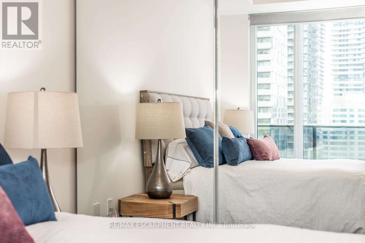2116 - 330 Richmond Street W, Toronto, Ontario  M5V 1X2 - Photo 12 - C13435162