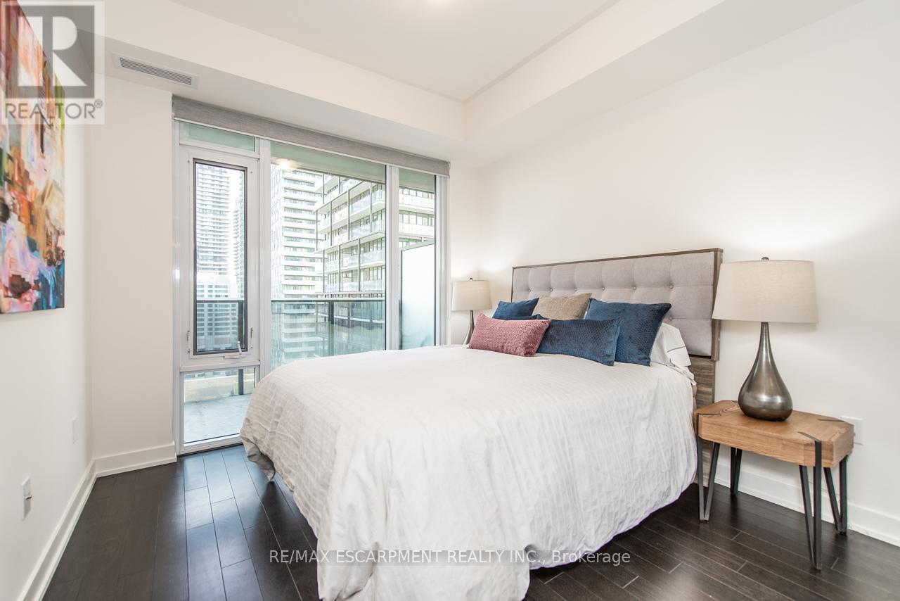 2116 - 330 Richmond Street W, Toronto, Ontario  M5V 1X2 - Photo 9 - C13435162