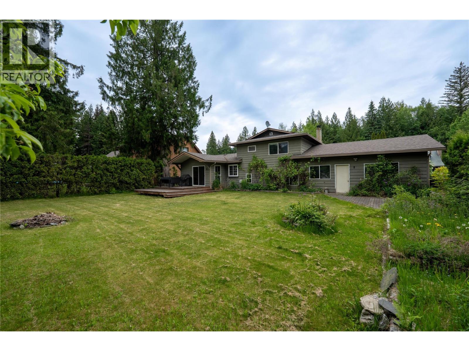 1897 Forest Drive, Revelstoke, British Columbia  V0E 2S1 - Photo 5 - 10389365