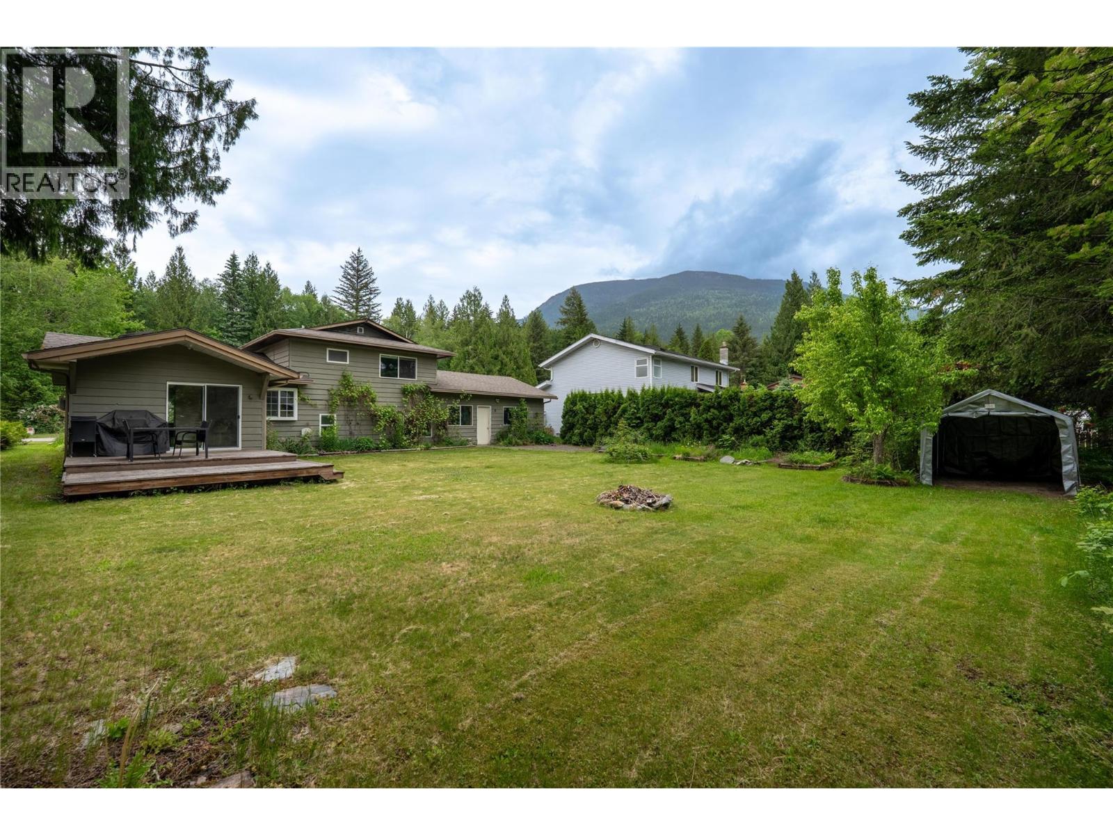 1897 Forest Drive, Revelstoke, British Columbia  V0E 2S1 - Photo 2 - 10389365