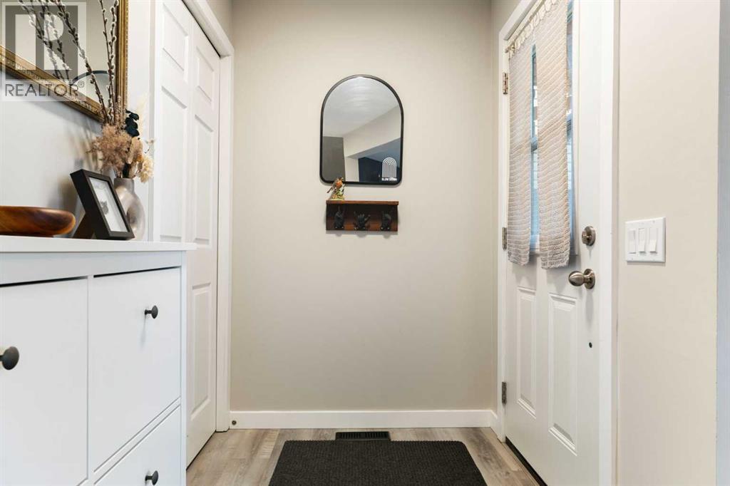 25 Bermuda Place, Calgary, Alberta  T3K 1H4 - Photo 2 - A2317350